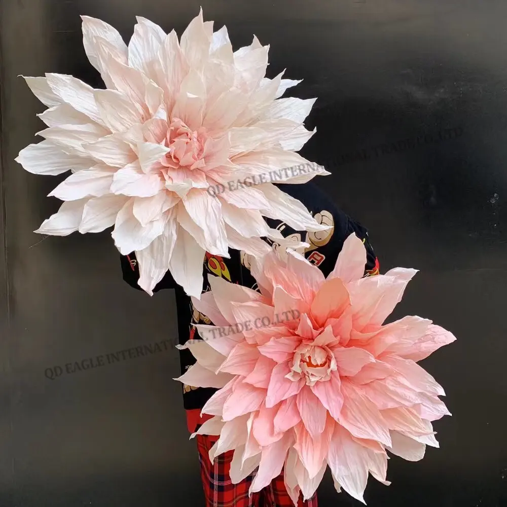 لوحة فنية ملونة عملاقة لمحاكاة الزهور متوهجة من الزنبق مصنوعة يدويًا من الورق ديزي داليا لعرض نافذة متجر الملابس