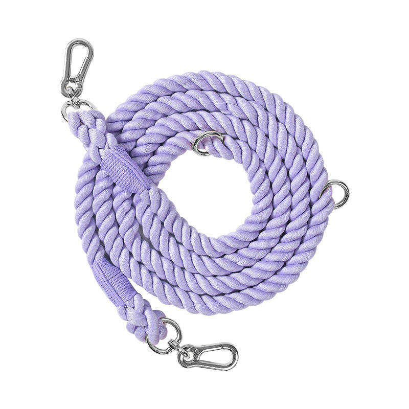 Accesorios azules y morado-plata.