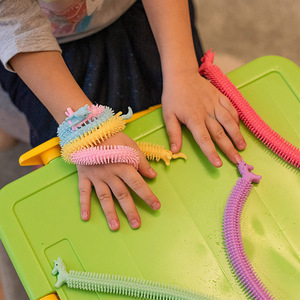 Hete Verkoop Veelkleurige Eenhoorn Rekbare Snaren Armband Sensorische Stress Reliëf Speelgoed Eenhoorn Rekbare Snaren Fidget Sensorisch Speelgoed - Product Image 5