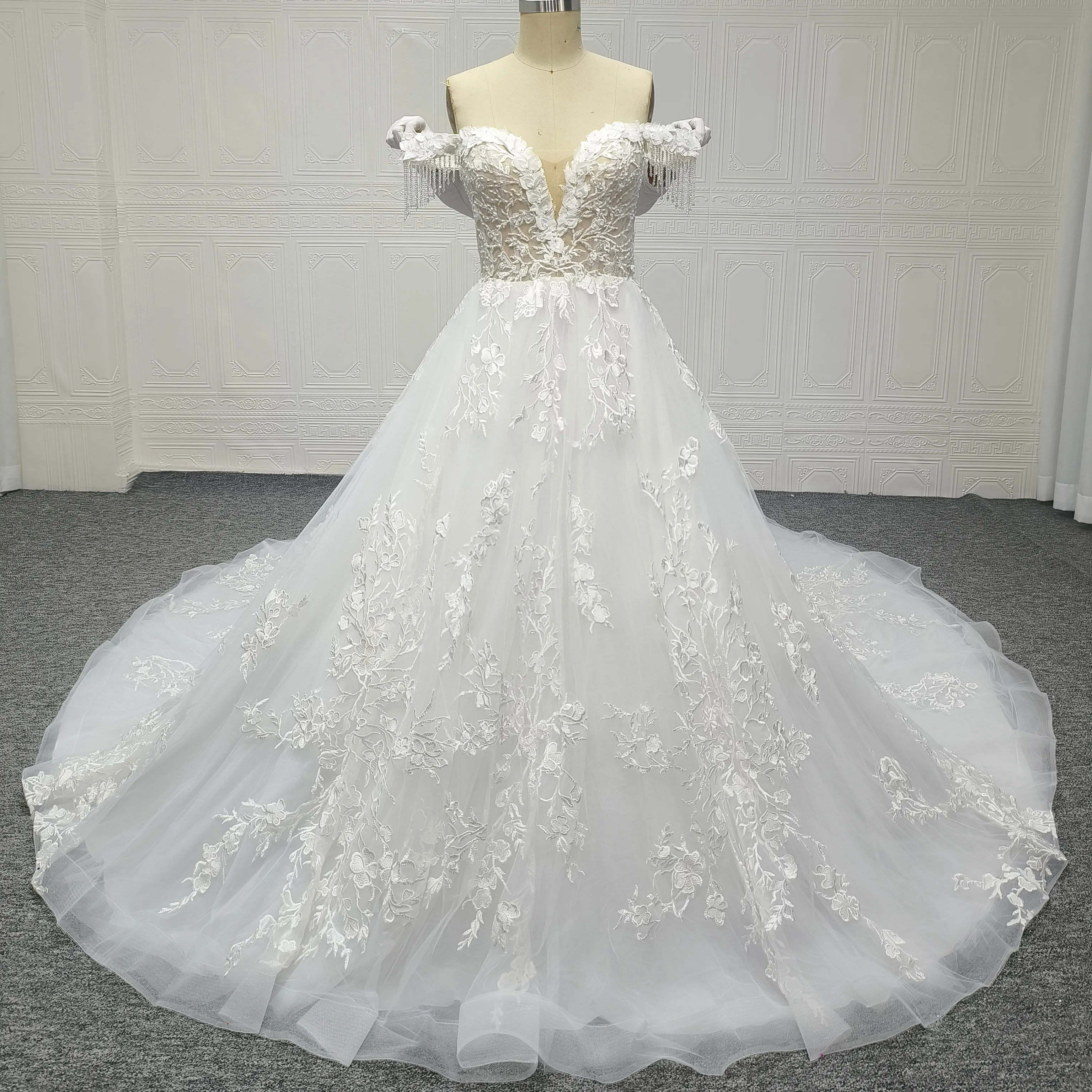 QUEENS kıyafeti gelin elbise kapalı omuz püskül derin v boyun 3D çiçek dantel A-Line elegance gelin düğün elbisesi