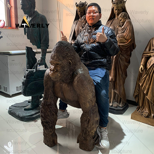Bahçe dekoru büyük renkli metalik heykeli De Gorille En bronz döküm heykel sanat büyük Gorilla heykeli heykel
