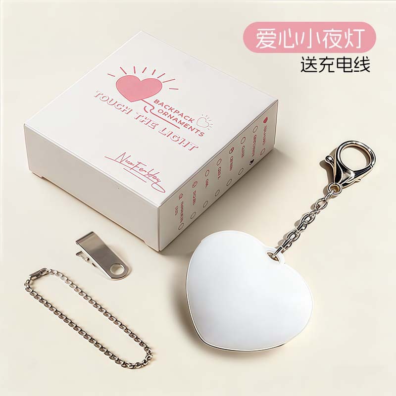 Lampe tactile à double chaîne en forme de cœur blanc.