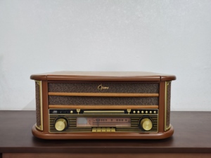 All-in-One Retro Wooden Turntable AM FM Radio with AUX IN/ LINE OUT Stereo Feature USB <strong>Output</strong> &amp; Recording Option - Product Image 4