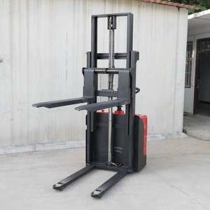 Precio al por mayor de fábrica Carga 1500kg 2000kg Elevada 1,6 M 2M Apilador eléctrico Stand-On para transporte y descarga de muelle - Product Image 3