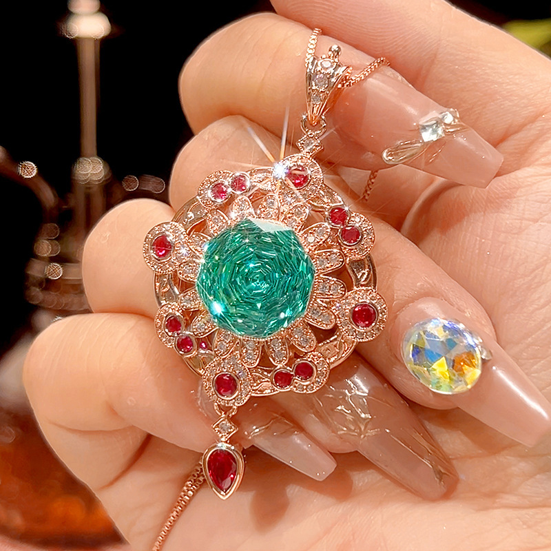 Para green pendant with box chain