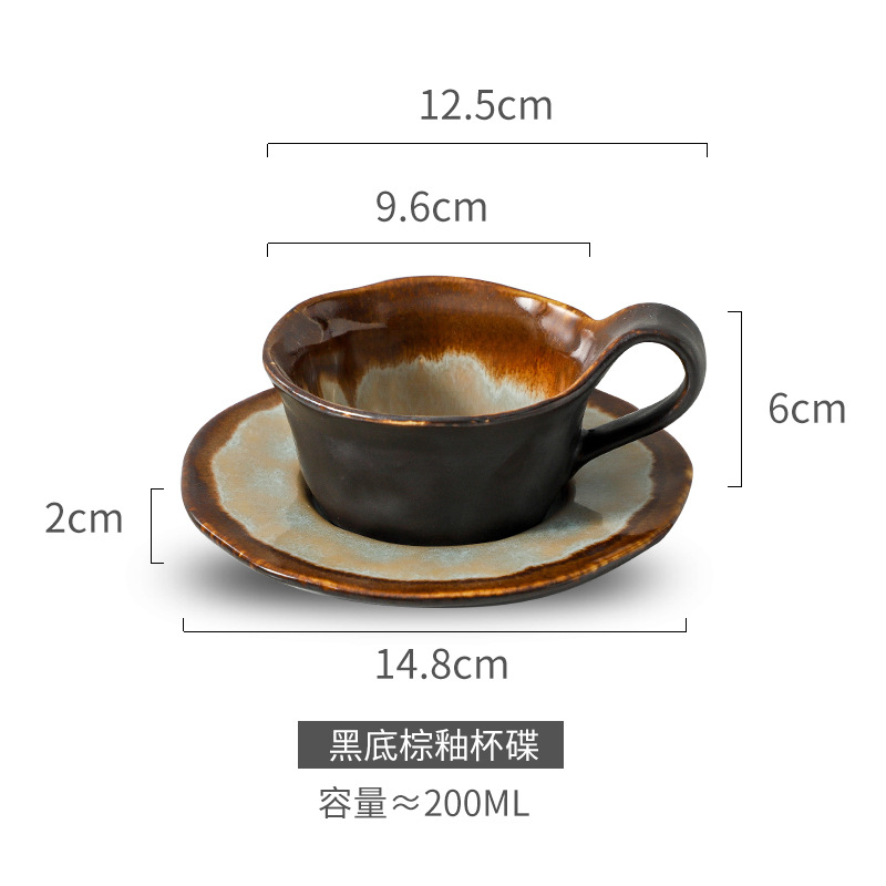 Taza y plato con esmalte marrón - Fondo negro - 200
