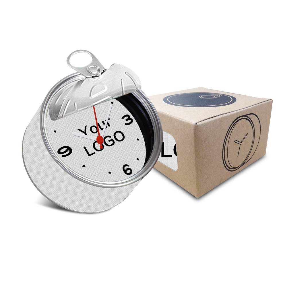 Reloj de lata en blanco