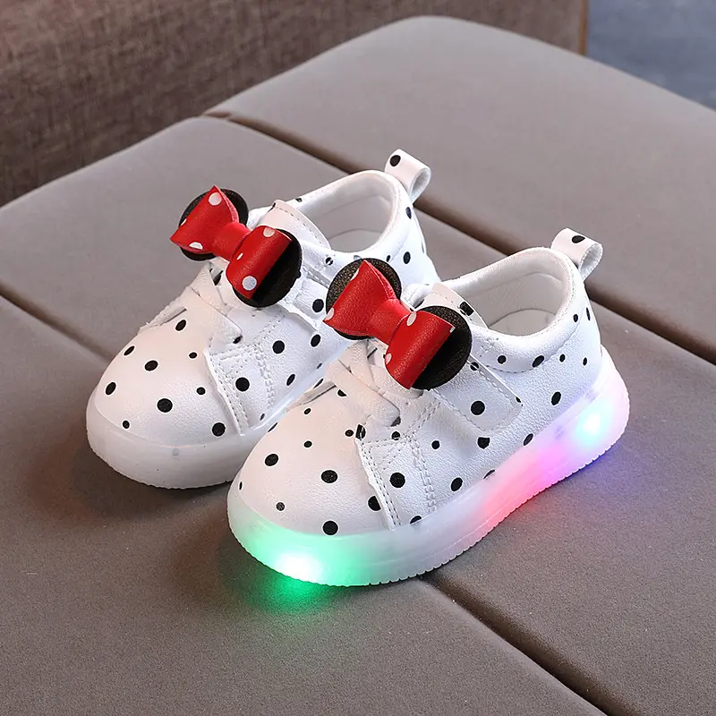 Zapatillas de deporte brillantes para niños, zapatos planos informales bonitos con iluminación led