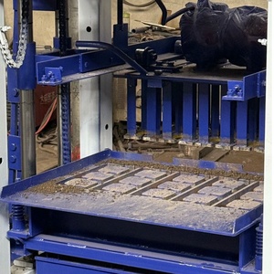 Máquina de bloques de motor de hormigón, máquina semiautomática de fabricación de ladrillos, máquina de bloques de motor de Sudáfrica - Product Image 4