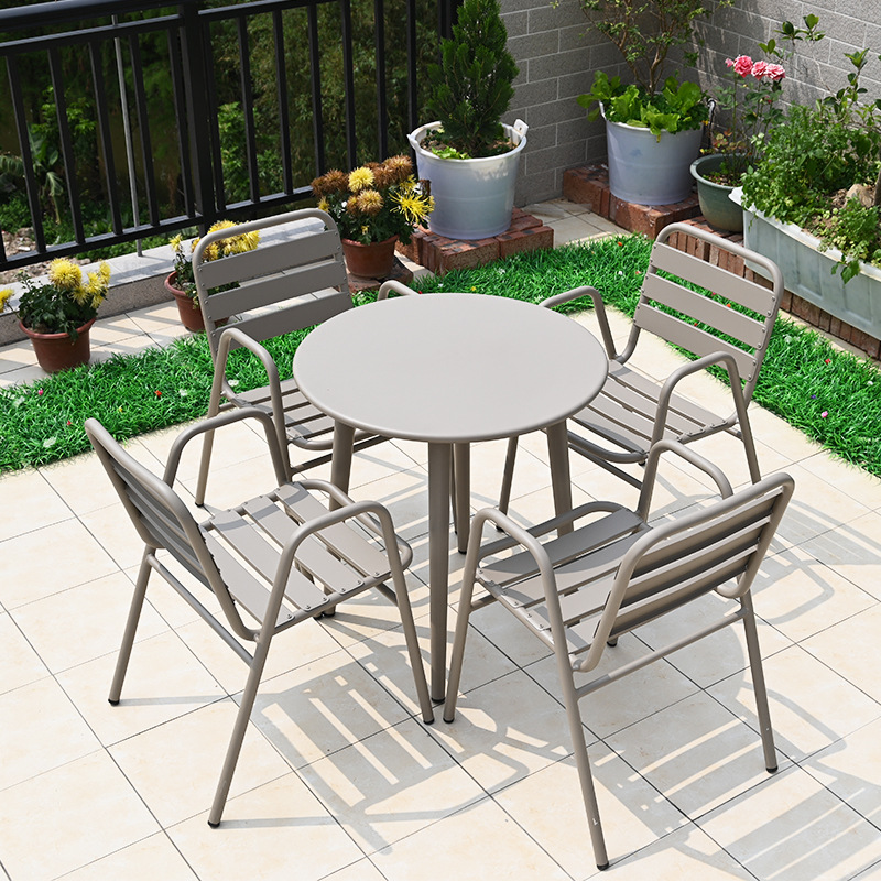 4 chairs+ 70cm round table