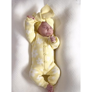 Kızlar için yüksek kalite özelleştirilmiş Customized bebek Raglan örgü omuz papatya desen fırfır Romper Snap düğmesi maç fırfır battaniye - Product Image 2