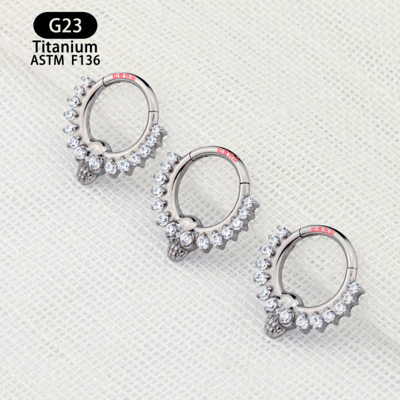 Titane incrusté de zircon blanc