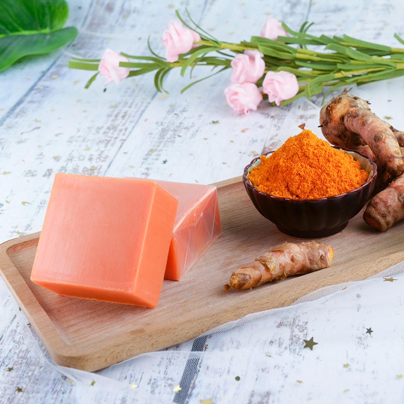 Savon aux herbes au curcuma