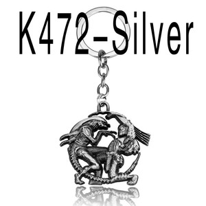 Một móc khóa có người ngoài hành tinh VS. Predator, với một vòng chìa khóa và kẹp chìa khóa, được thiết kế theo phong cách Anime, phim và trò chơi - Product Image 5