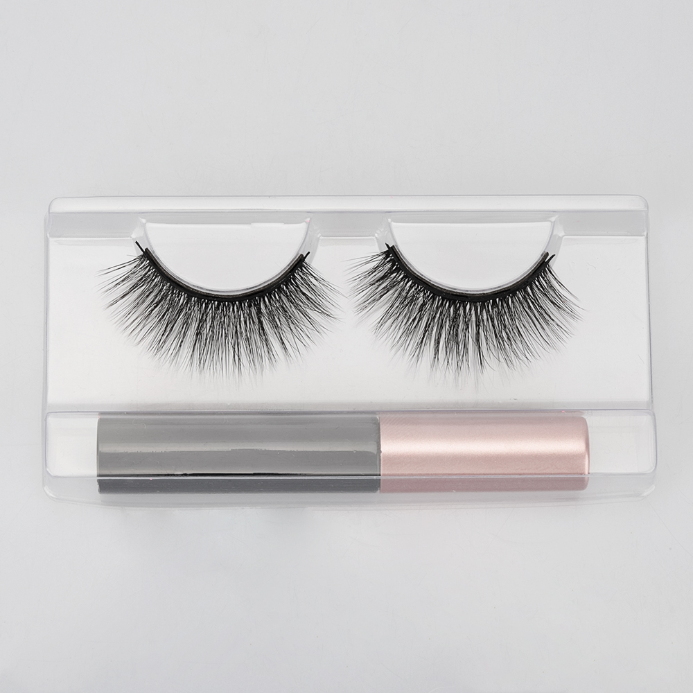 1 paire de cils + eye-liner dans une boîte en papier
