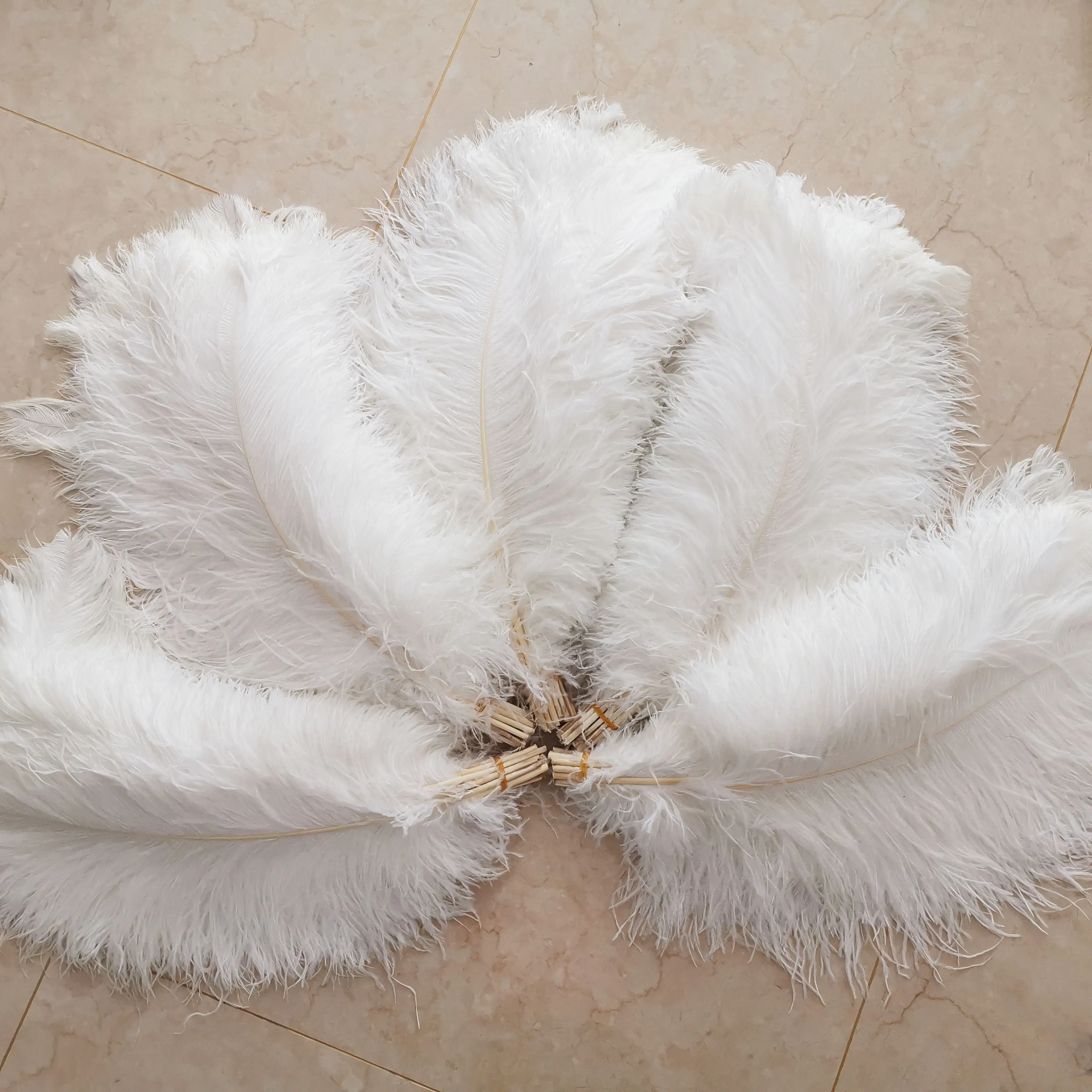 Blanco y colorido 70-75cm a granel carnaval plumas de avestruz para la Venta barata