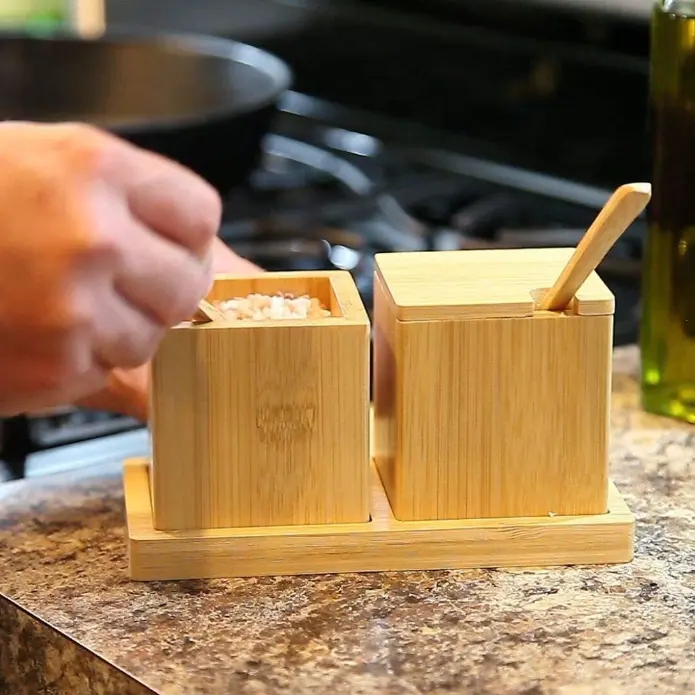 Scatola di sale di bambù da cucina con cucchiaio e vassoio di stoccaggio in legno sale speziato box