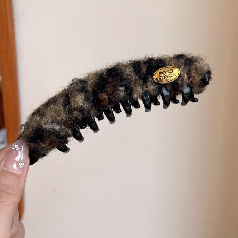 1296 Pince banane en peluche marron