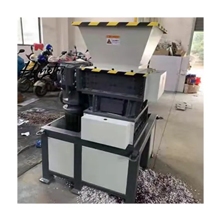 Machine de recyclage de déchiquetage de petits pneus de déchets personnalisable entièrement automatique pour transformer les déchets en trésor