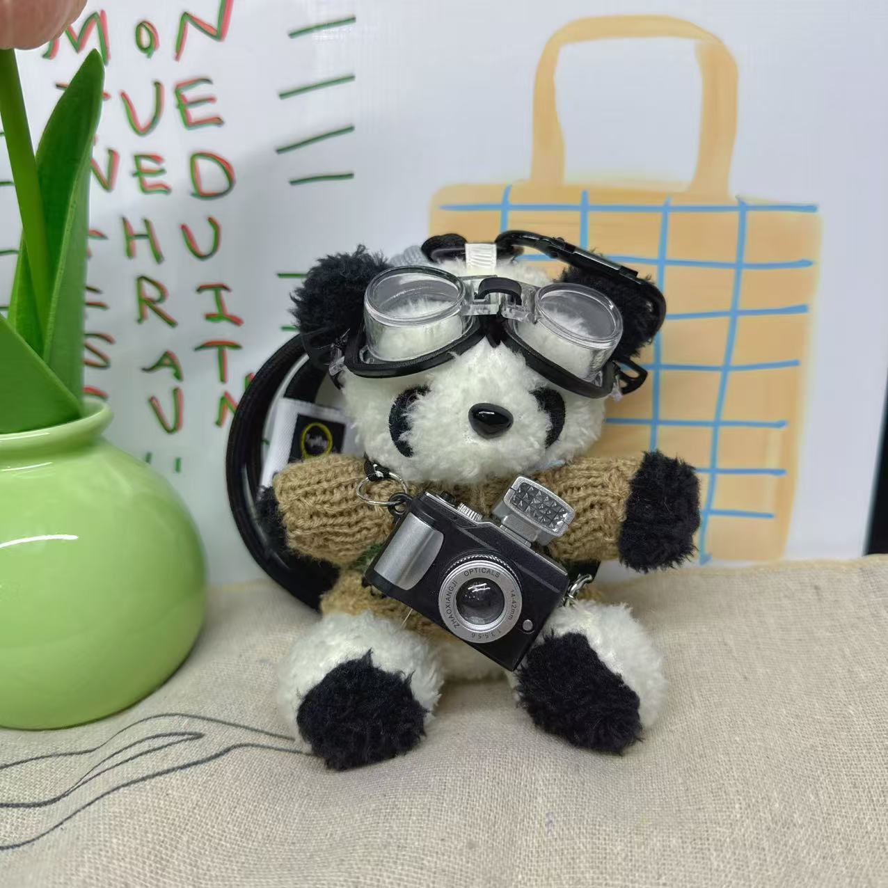 Camera panda khaki green sweater
