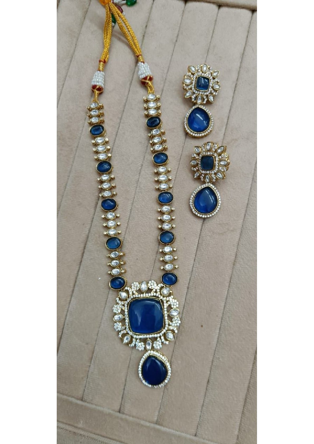 Azul