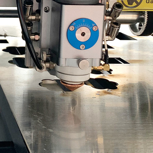 CN <strong>Laser</strong> Factory Directly CO2 <strong>Laser</strong> <strong>Cutting</strong> <strong>Machine</strong> for the Manufacture of <strong>Mobile</strong> Phones <strong>Covers</strong>, Wood, Acrylic, MDF, Leather