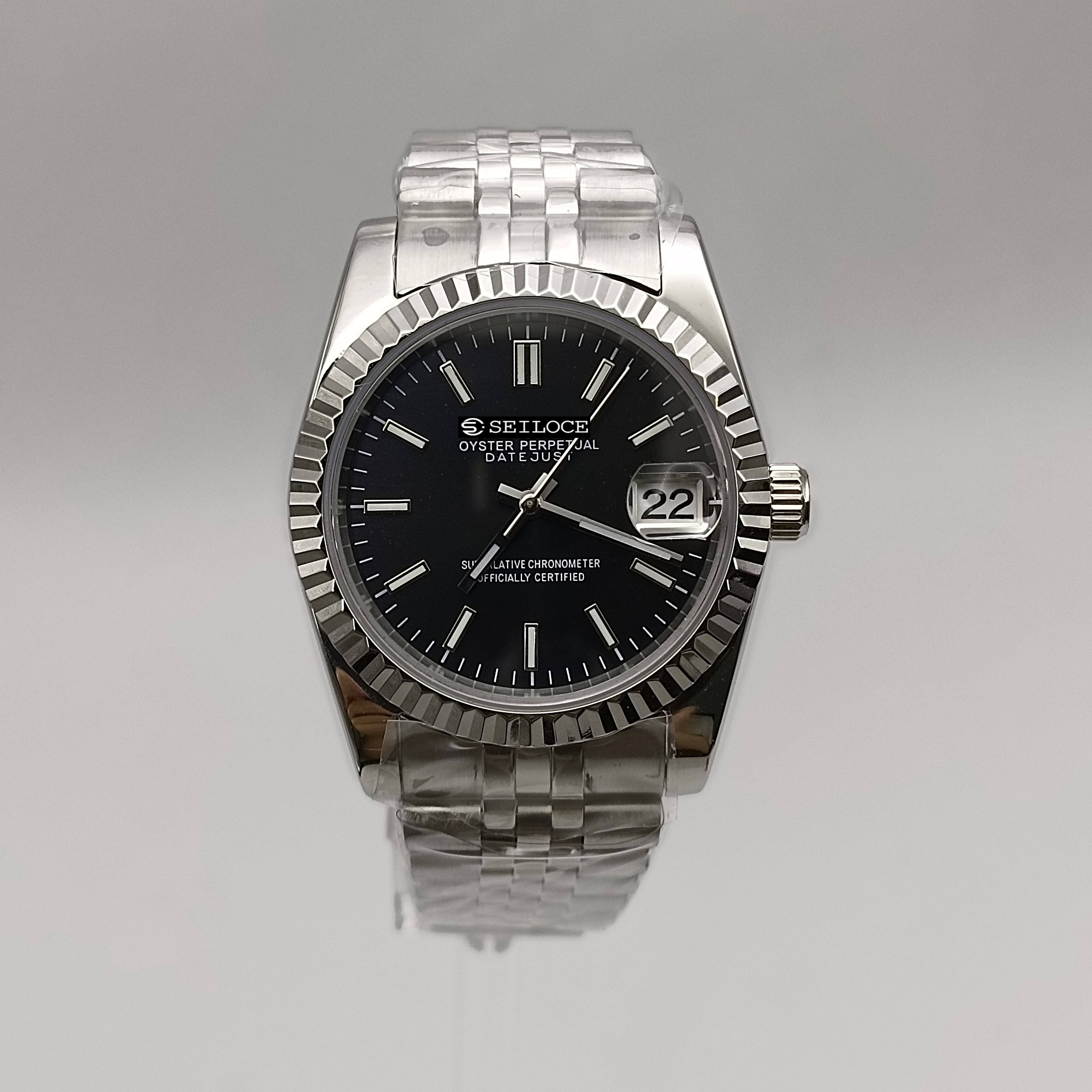 Boîtier argenté + cadran noir