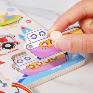 กระดานจับคู่ของเล่นสำหรับเด็กมีตัวอักษรเพื่อการเรียนรู้ลูกบิดไม้ - Product Image 5
