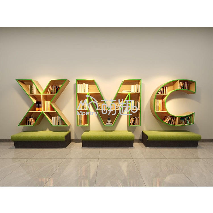 Estante de exhibición de libro en forma de letra XMC
