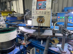 Bán hàng của chạy nước rút di động Phụ tùng xe hơi đua Sơn Đông hongyunlai CNC tốc độ thay đổi đòn bẩy lath nhỏ fouraxiscnc iathe CNC - Product Image 3