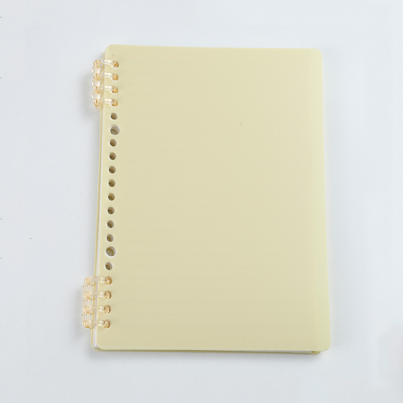 2 copertine giallo scuro + 2 fibbie a fogli mobili.
