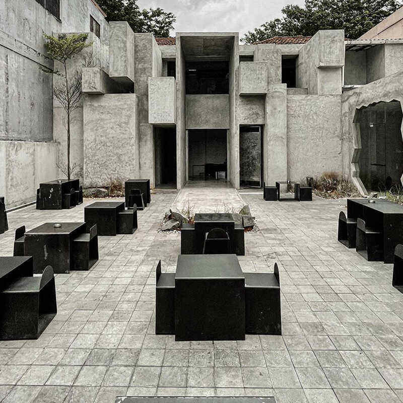 พนักพิงหลังทรงสี่เหลี่ยมคางหมูเหล็ก 403545 นั่งสูง