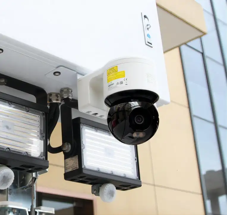 Xách tay LED năng lượng mặt trời Telescopic Trailer tháp ánh sáng với CCTV Camera