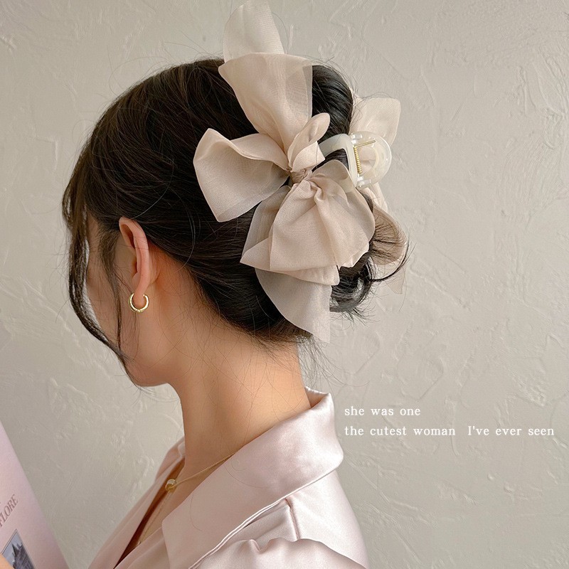 7 white bows