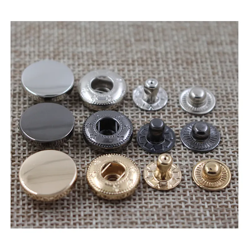 Fabricante personalizado de alta qualidade da cor do ouro liga de zinco metal plana quatro partes botão snap para o revestimento