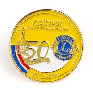 金属ラペルピン高品質デザインラウンドロゴチーム女子学生50周年記念
