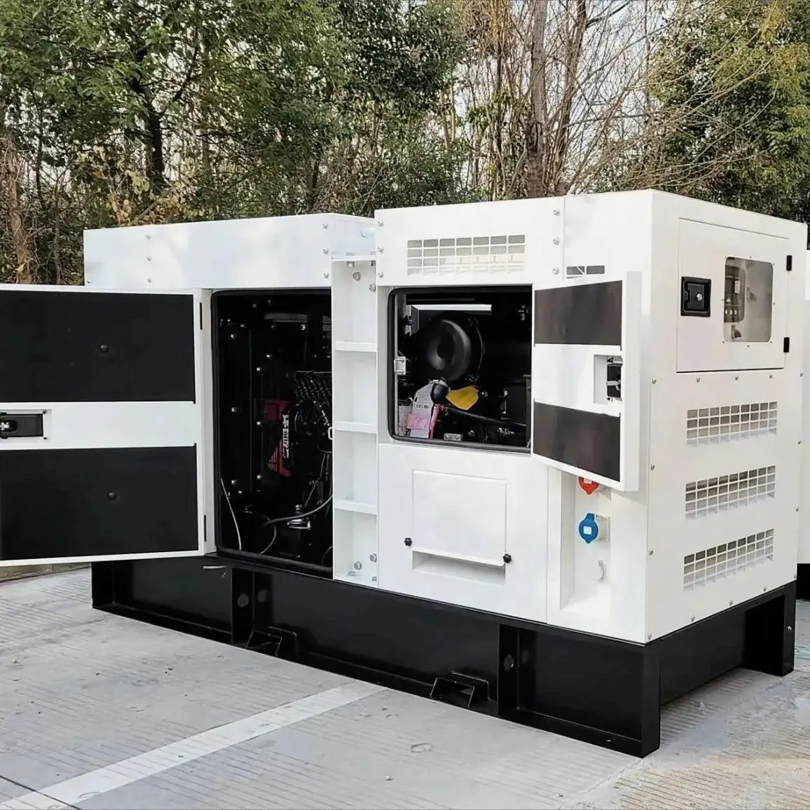 Powered by Yuchai engine YC6B205L-D20 soundproof 120kw 150kva diesel generator set