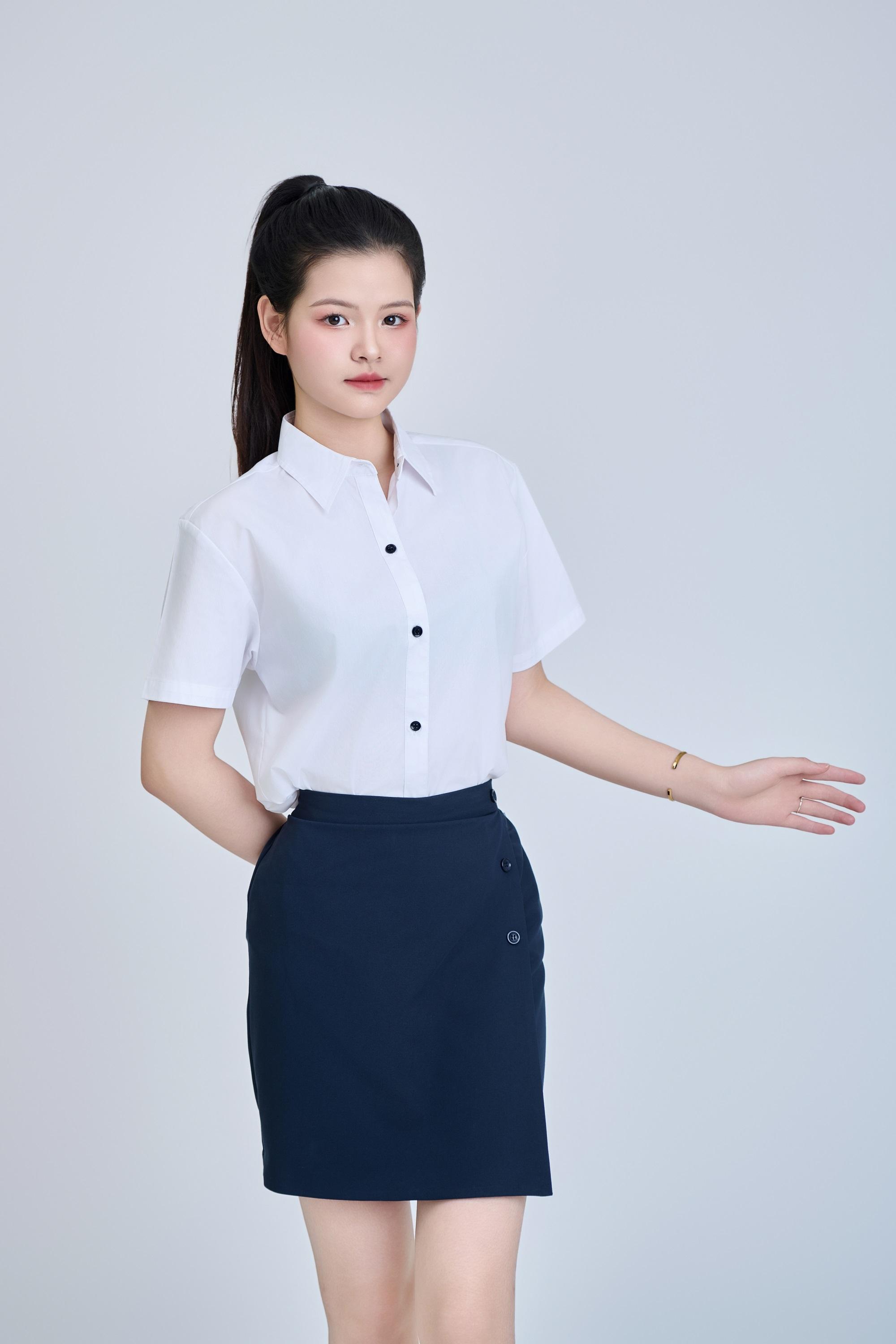 "White (Navy blue button)"