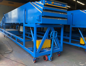 Inclined Telescopic Belt Conveyor for <strong>Loading</strong> <strong>Unloading</strong> 40ft <strong>Containers</strong>