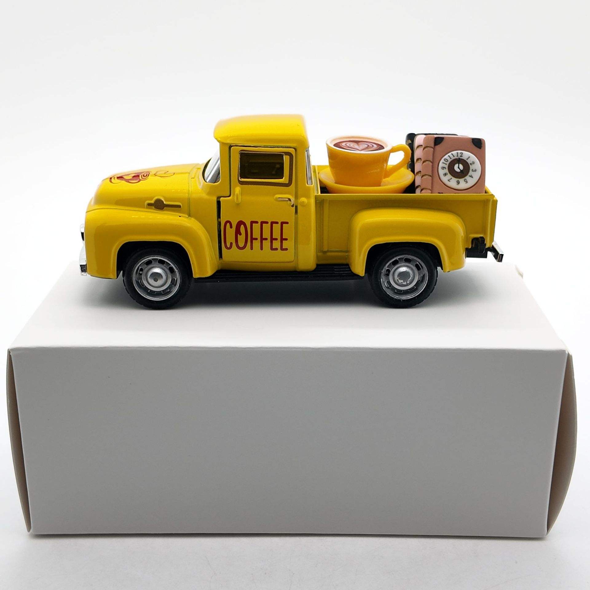Camión Amarillo + 1 Set de Café + 4 Libros