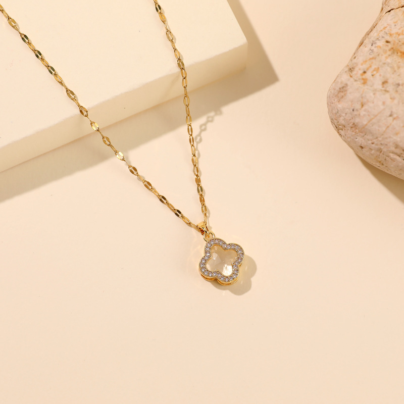 Collier blanc