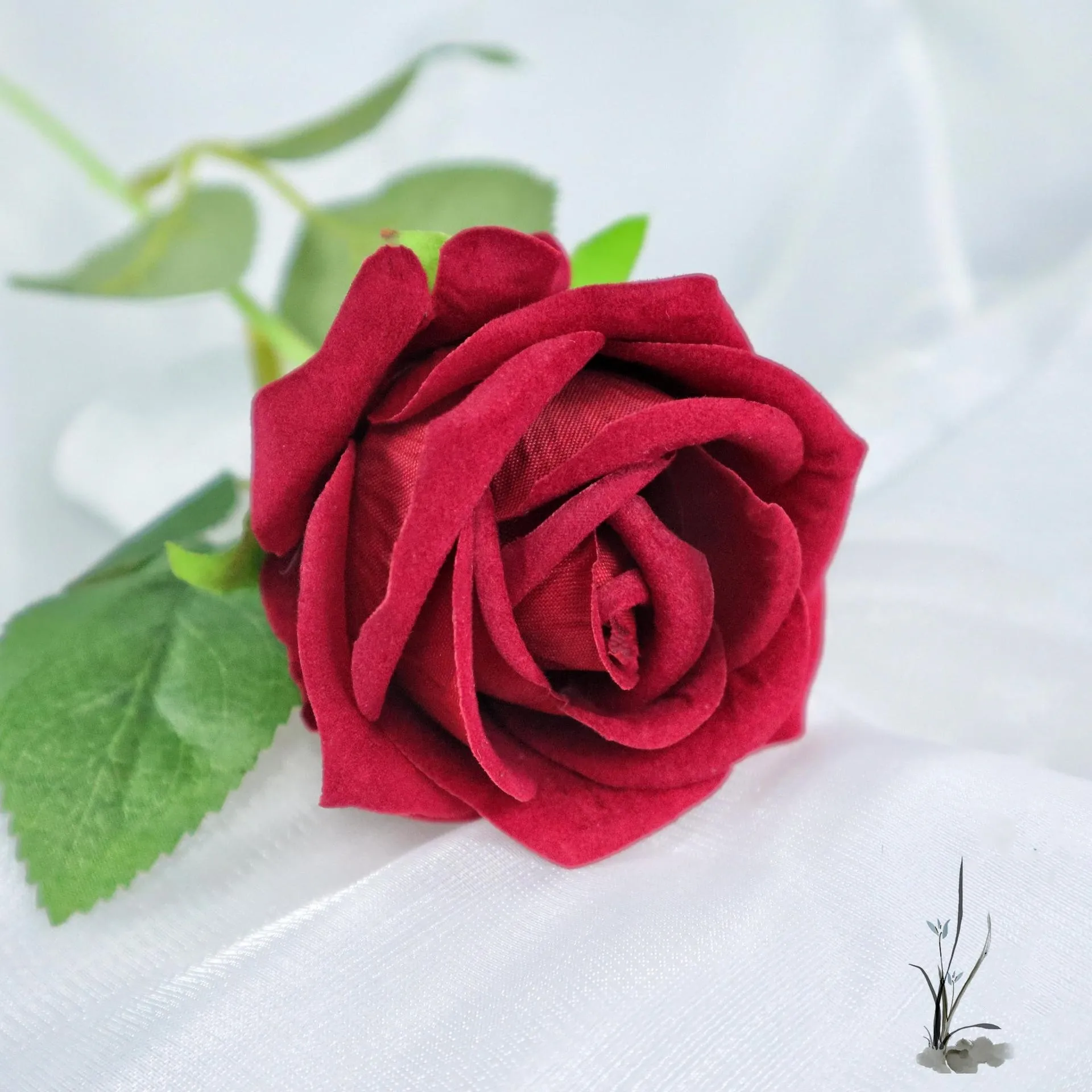 Venta al por mayor, Rosa simulada, sensación de una sola mano, terciopelo, rosa, forma de cascada, accesorio, boda, decoración de flores artificiales, flor falsa