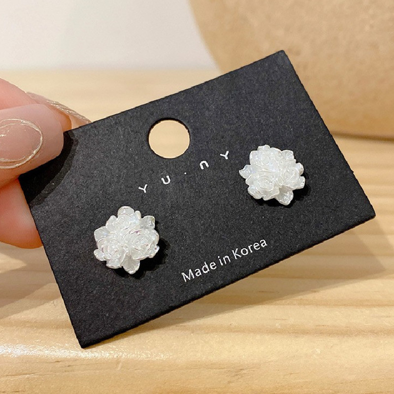9 # White Flower C1034