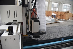 Máquina enrutadora CNC de 4 ejes para muebles de carpintería, nuevo enrutador CNC de madera ATC con cabezal oscilante para madera - Product Image 2