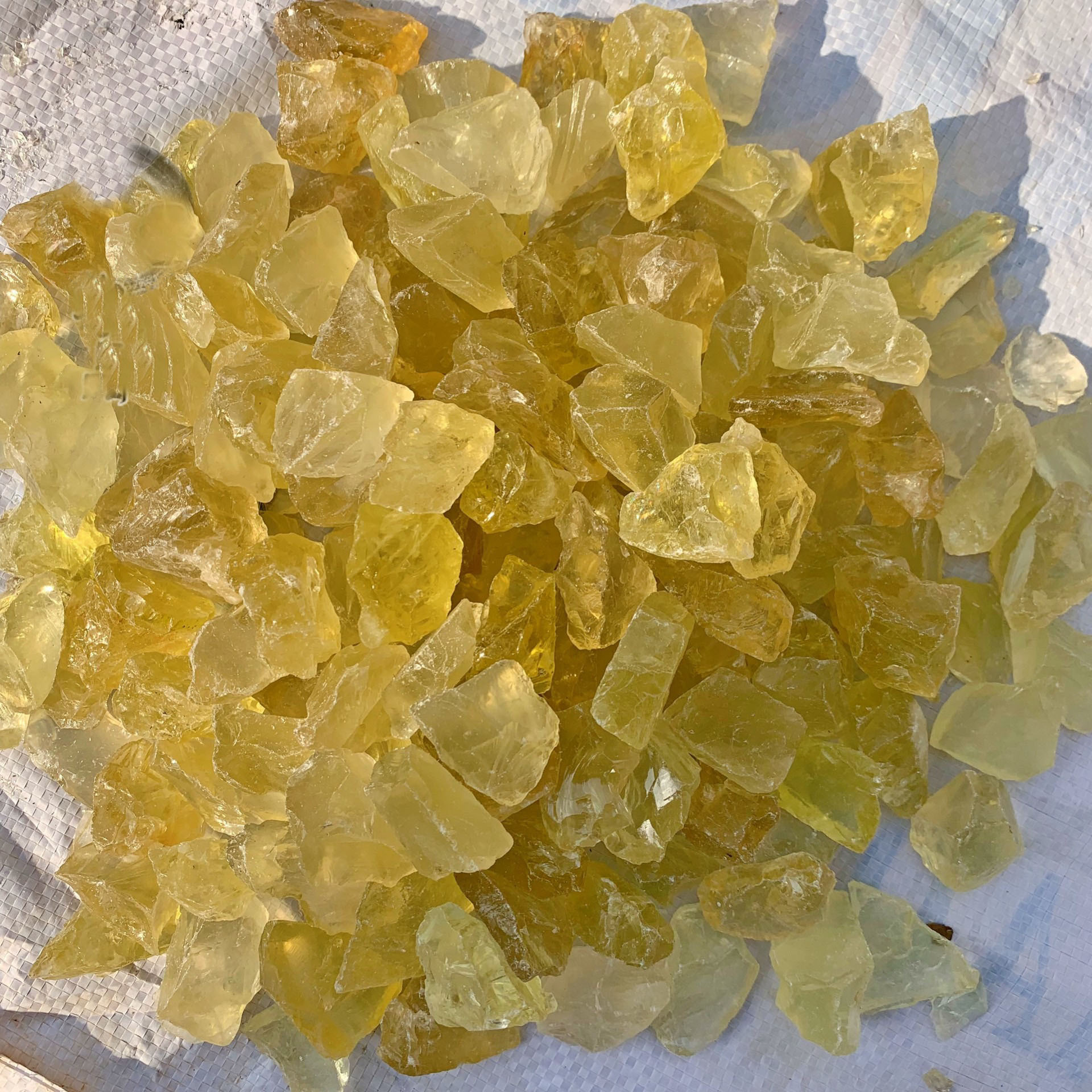 หินซิทรินดิบสีเหลือง