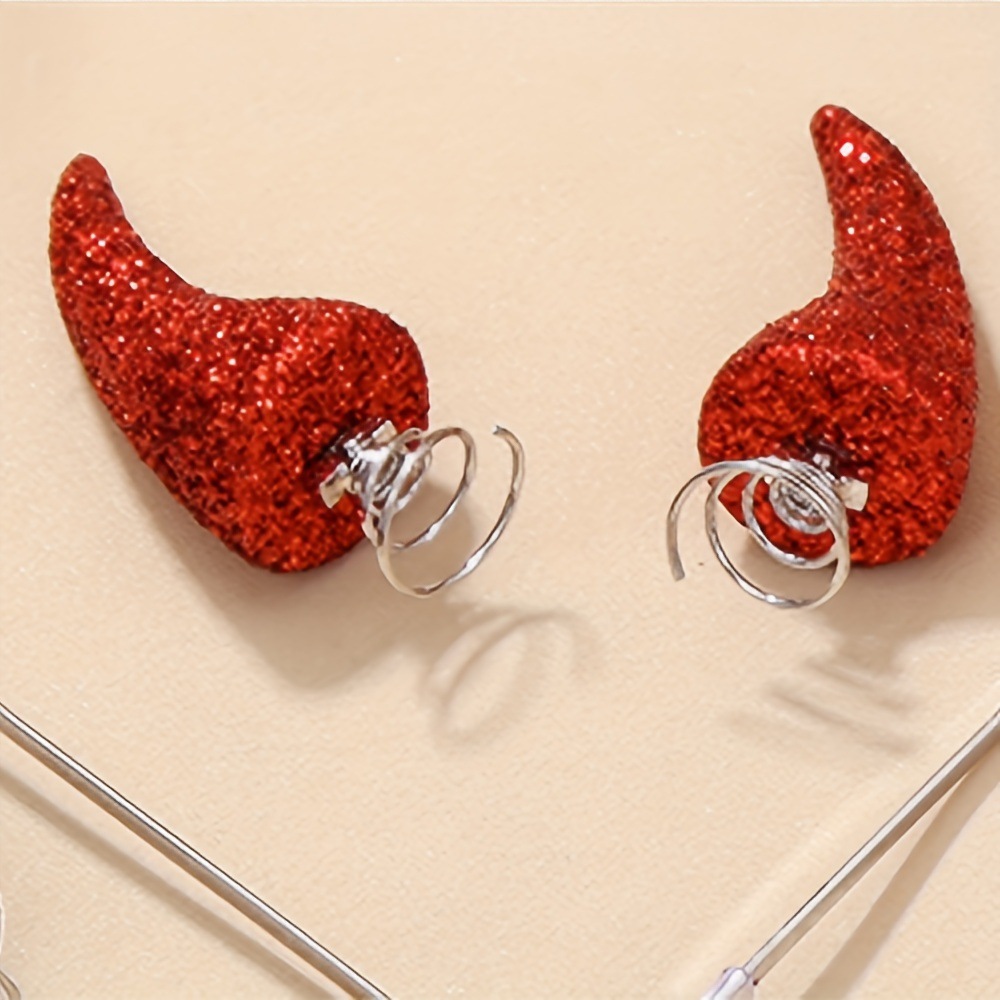 Pair of spring clip with red onion powder