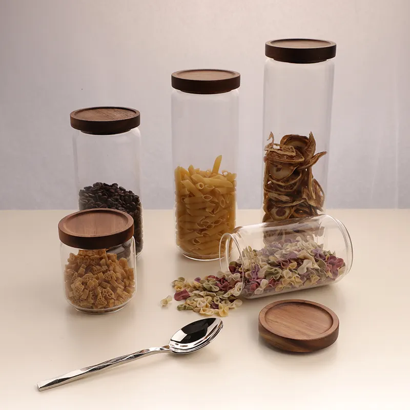 Prodcued pot de stockage en verre de différentes tailles avec couvercles personnalisé cuisine verre récipient de stockage des aliments pot à épices mason pots de couverture d'acacia