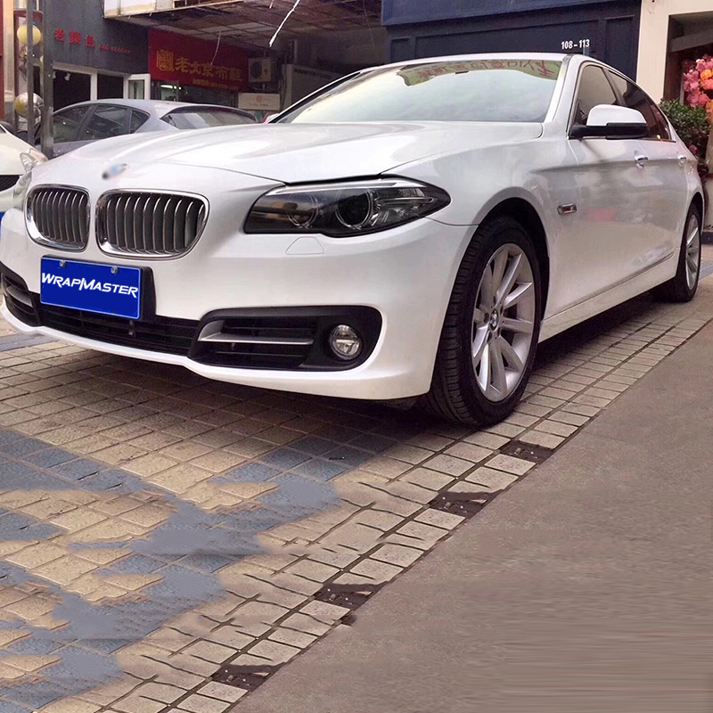 คริสตัลสีขาวมันวาว