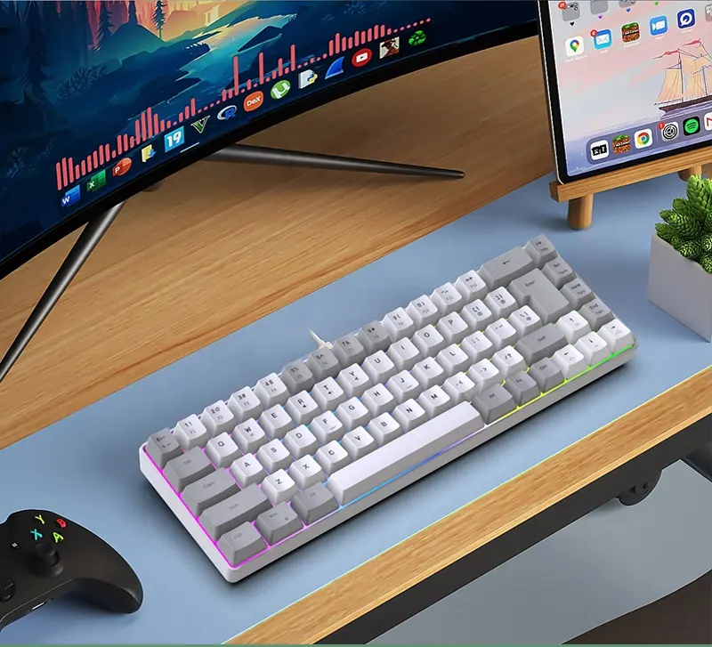 2024 Mini RGB mechanische Gaming-Tastatur 68-Tasten gedrahtete BT grüne Schalter hoch 5V UK/Italien kompatibel Micro-IPS-Anzeige