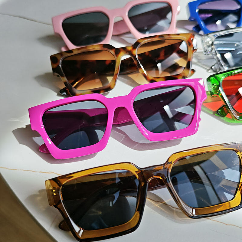 ชัดเจนสีน้ำตาล